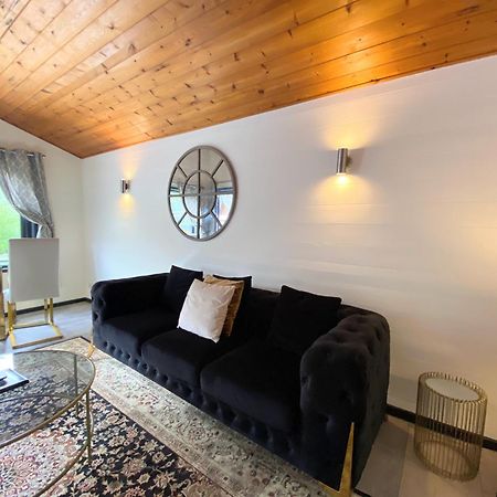 Villa Magpie 2 Hot Tub HuntersMoon-Warminster-Longleat-Wiltshire Exterior foto
