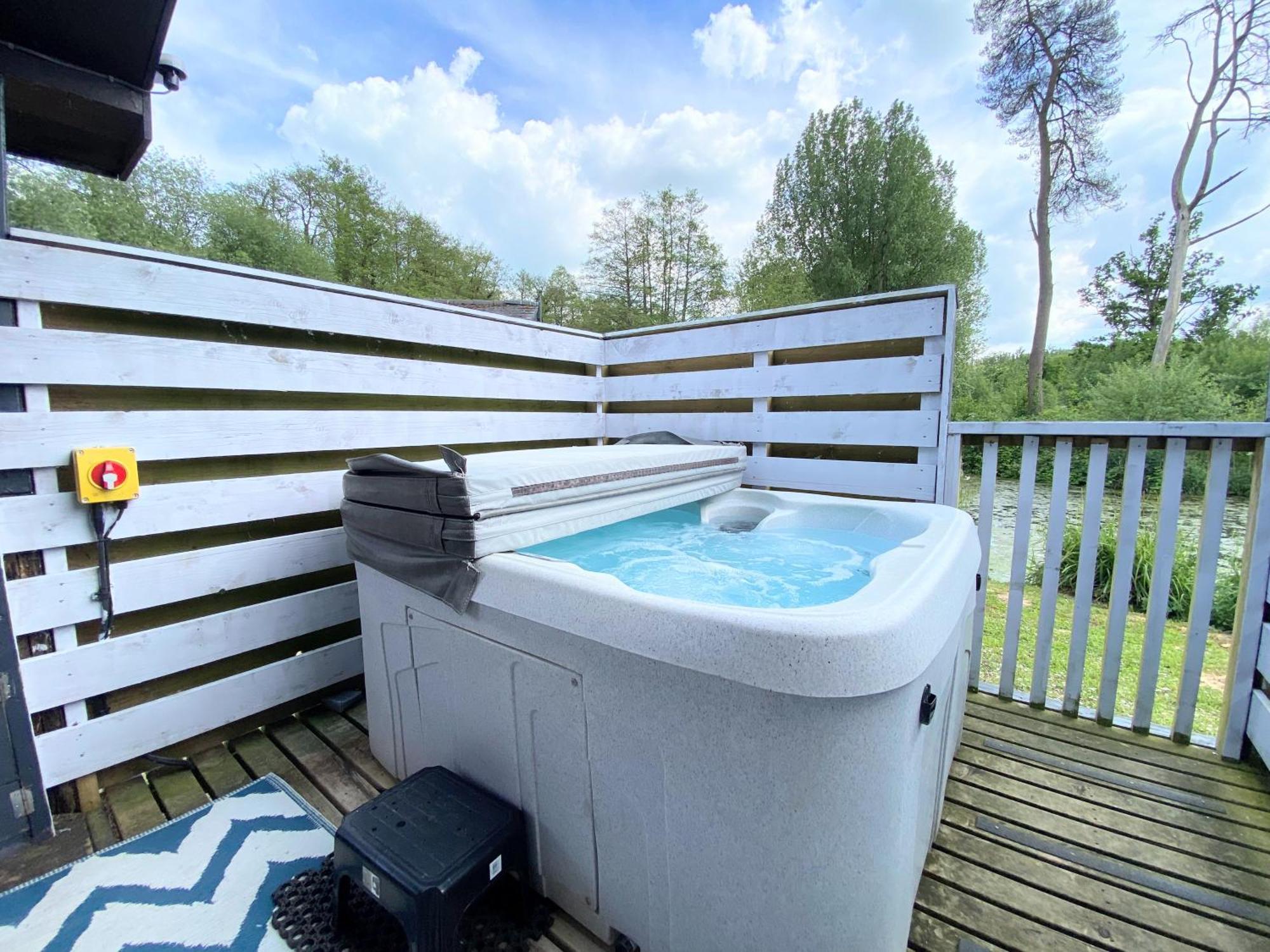 Villa Magpie 2 Hot Tub HuntersMoon-Warminster-Longleat-Wiltshire Exterior foto